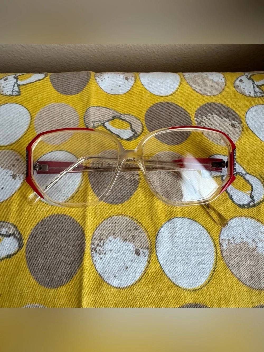 Vintage Magnivision red ombre reader glasses +2.50